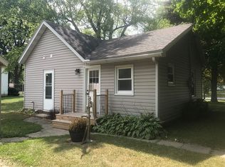 403 3rd St SE, Cresco, IA 52136