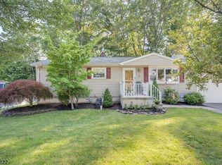 15 Overlook Dr, Oak Ridge, NJ 07438