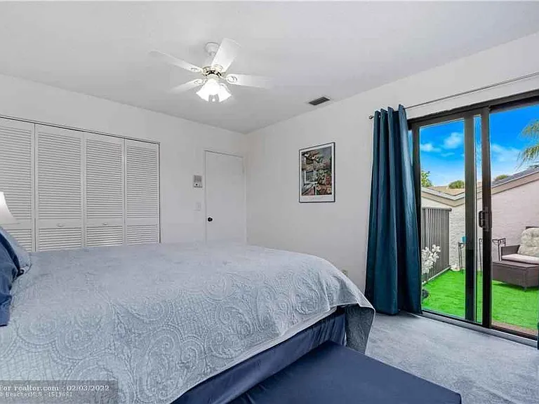 6744 Canary Palm Cir — Photo 33