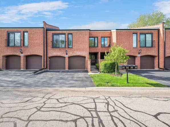 19W200 Old Tavern Rd, Oak Brook, IL 60523