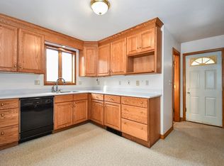 9 Cottage St, Templeton, MA 01468