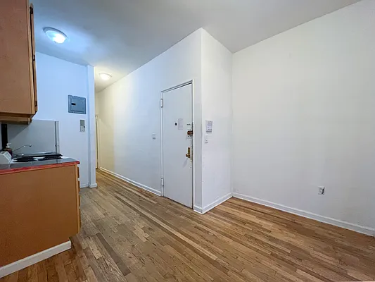 Rented by Compass | media 27