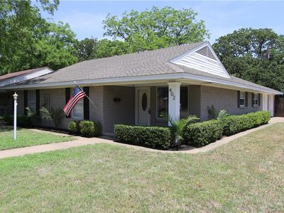 402 Staffordshire Dr, Irving, TX, 75061