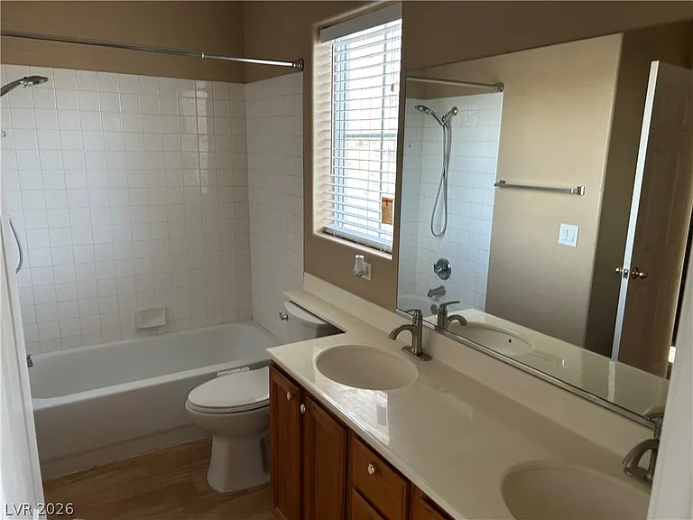 1094 Silver Stone Way — Photo 8