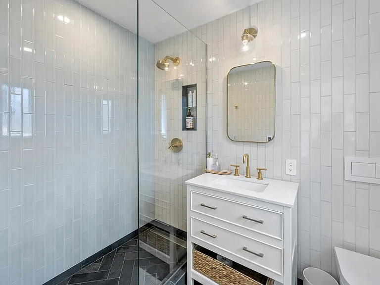 66 Davis Dr — Photo 17