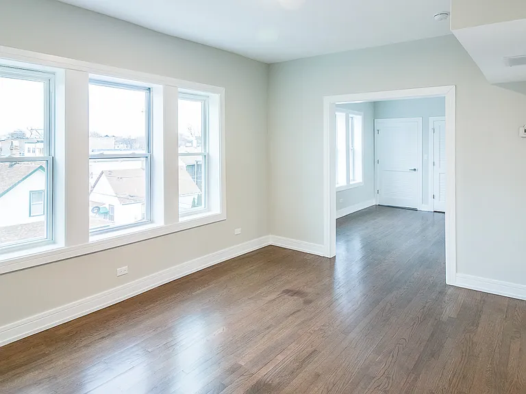 2917 W Wabansia Ave #2R — Photo 6