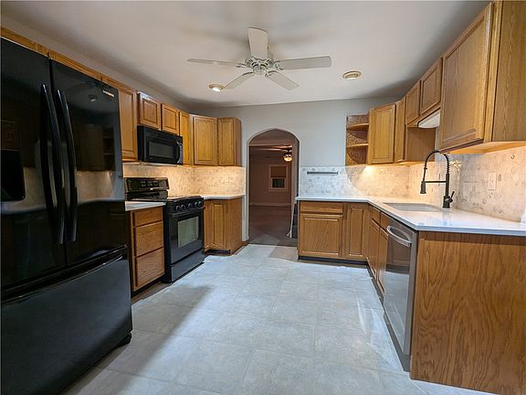 3rd image of 1554 S Belmont Ave