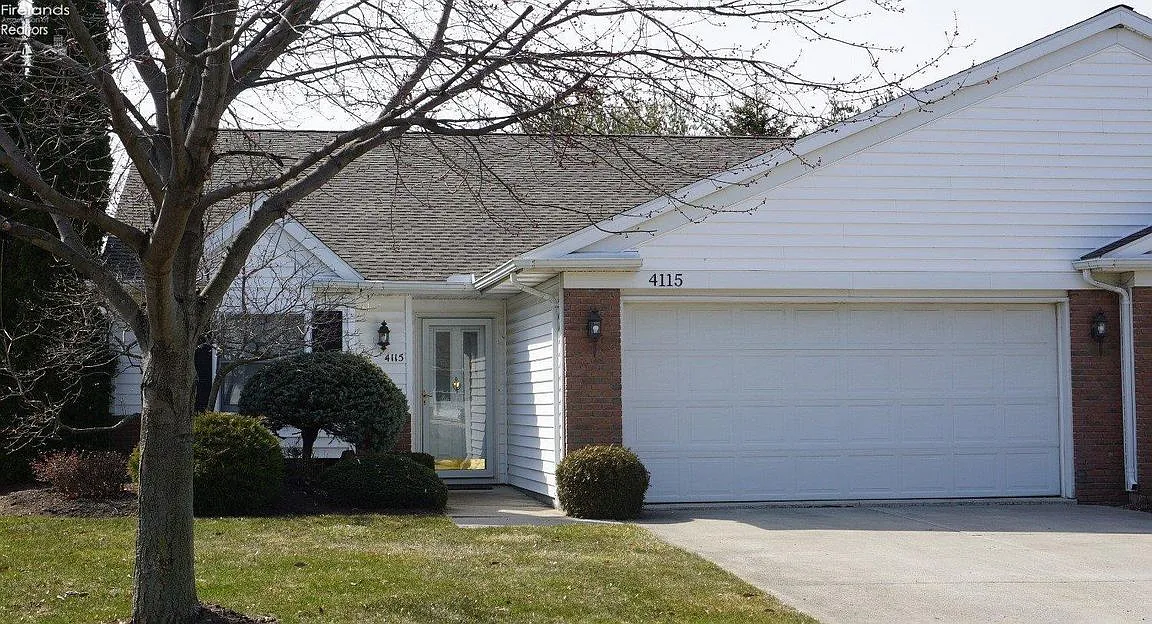 4115 Woodridge Dr photo 1