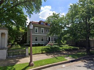 4484 Westminster Pl, Saint Louis, MO 63108