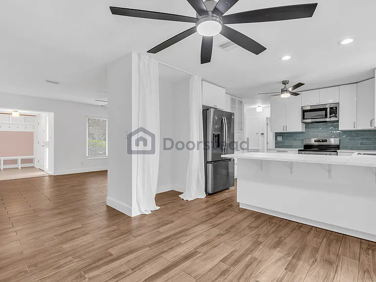 1454 45th Ave NE — Photo 12