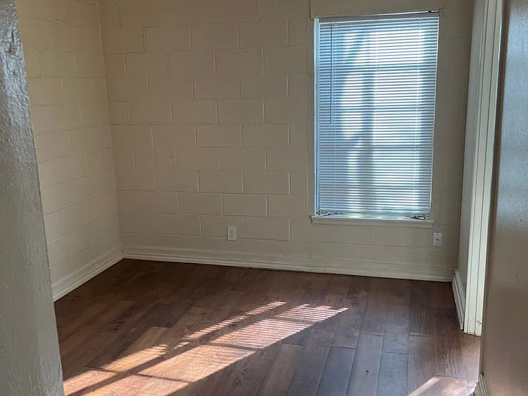 2300 W Hickory St — Photo 27