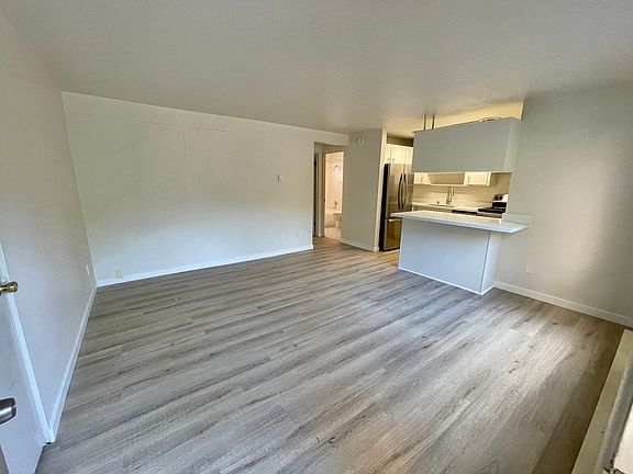 5th image of 5502 15th Ave NE APT 7