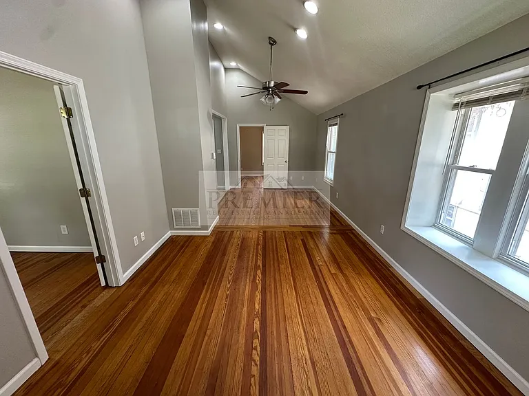 4621 Terrace St — Photo 3