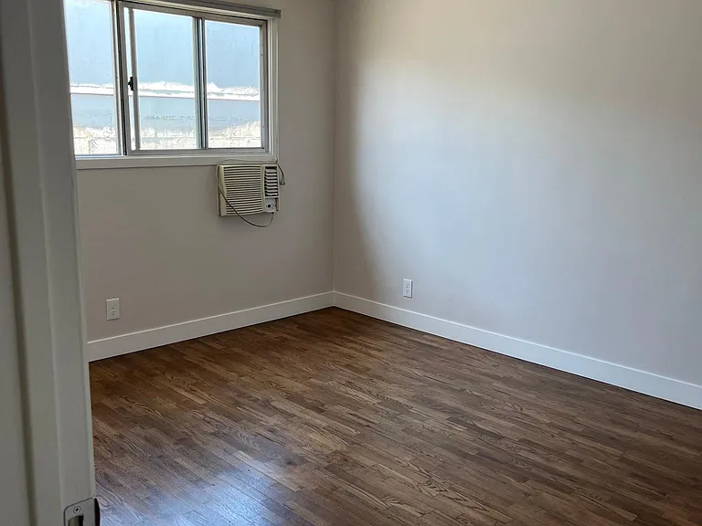 636 N Flores St #4 — Photo 15