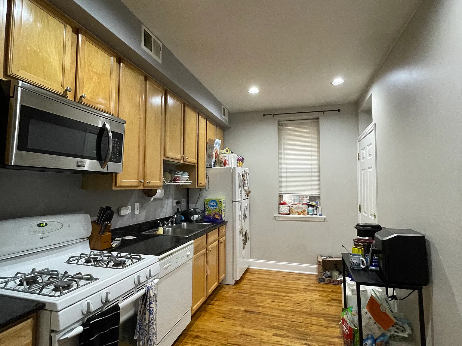 2 bed, 900 sqft, $1,650 — Photo 3
