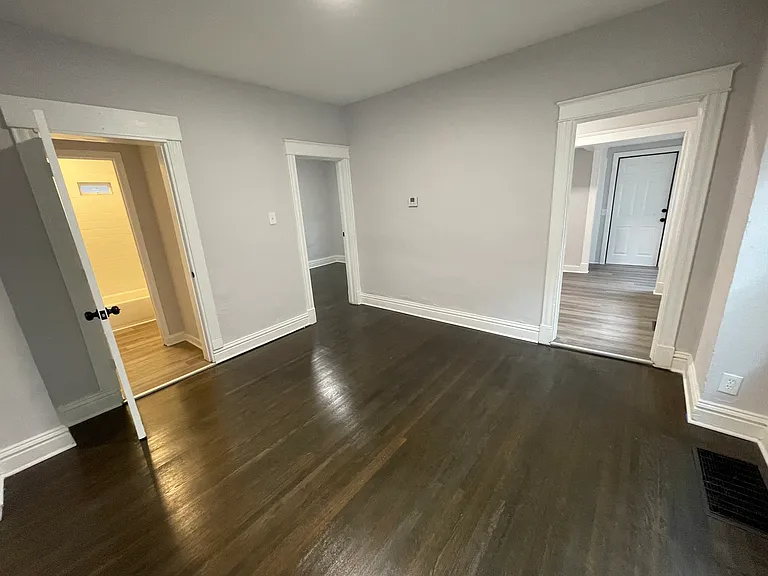 717 Monroe Ave — Photo 10