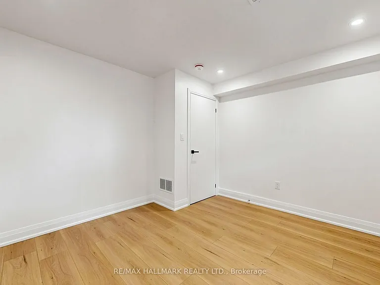 2205 Victoria Park Ave #BASEMENT — Photo 12