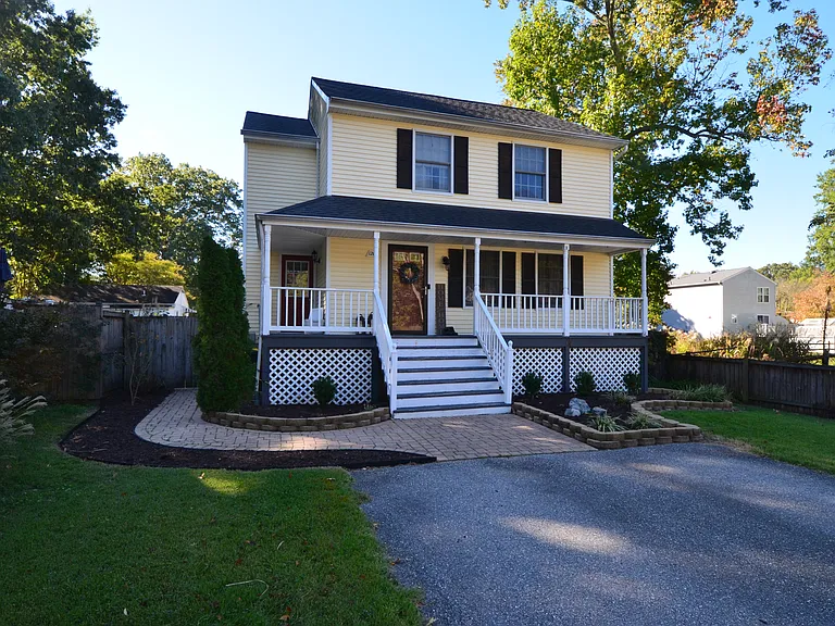 Welcome to 1209 Pine Ave.