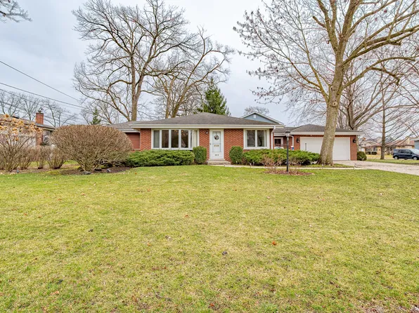 3890 Gregory Dr, Northbrook, IL 60062