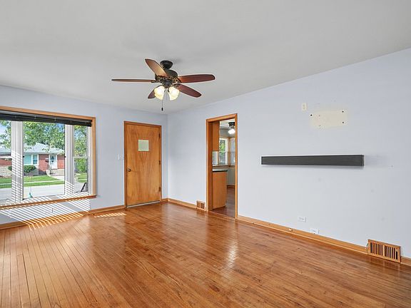 4th image of 5024 Saint Paul Ct