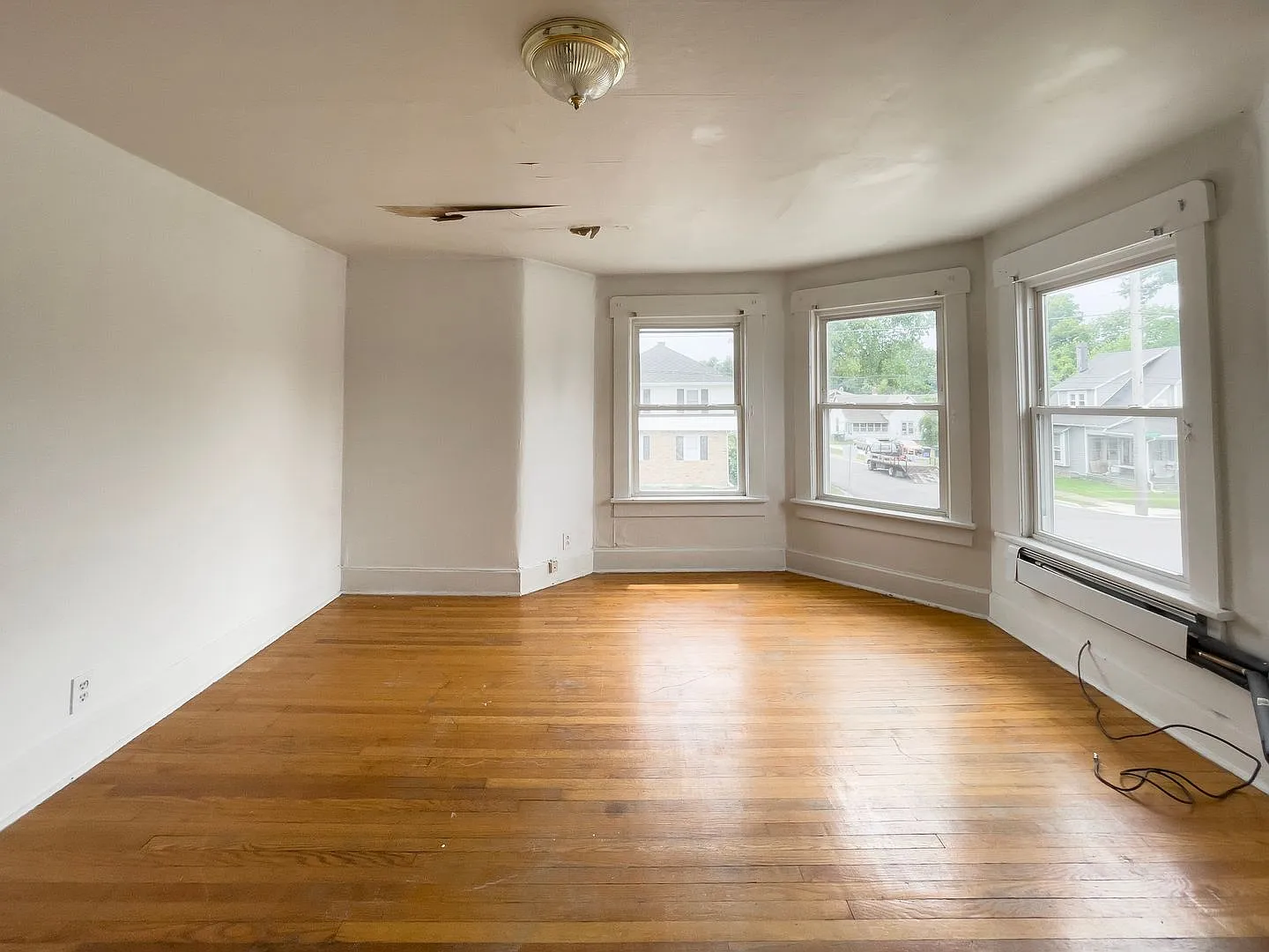 Space, Comfort & LocationMinutes from Ball State — Photo 2