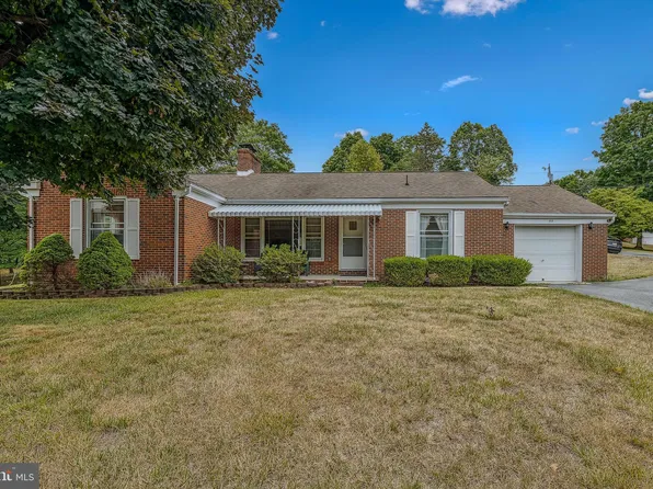 113 Merrywoods Dr, Berkeley Springs, WV 25411