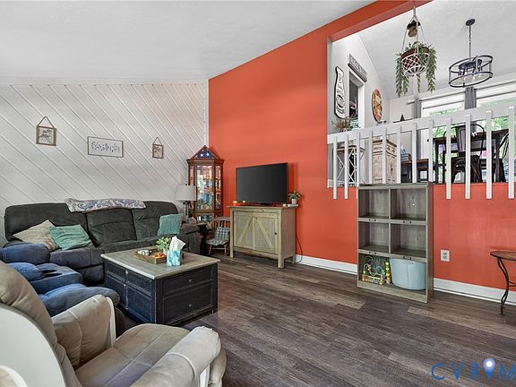 3rd image of 13315 Farm Crest Ct