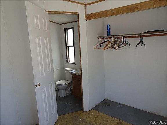 4th image of 2066 Hualapai Dr