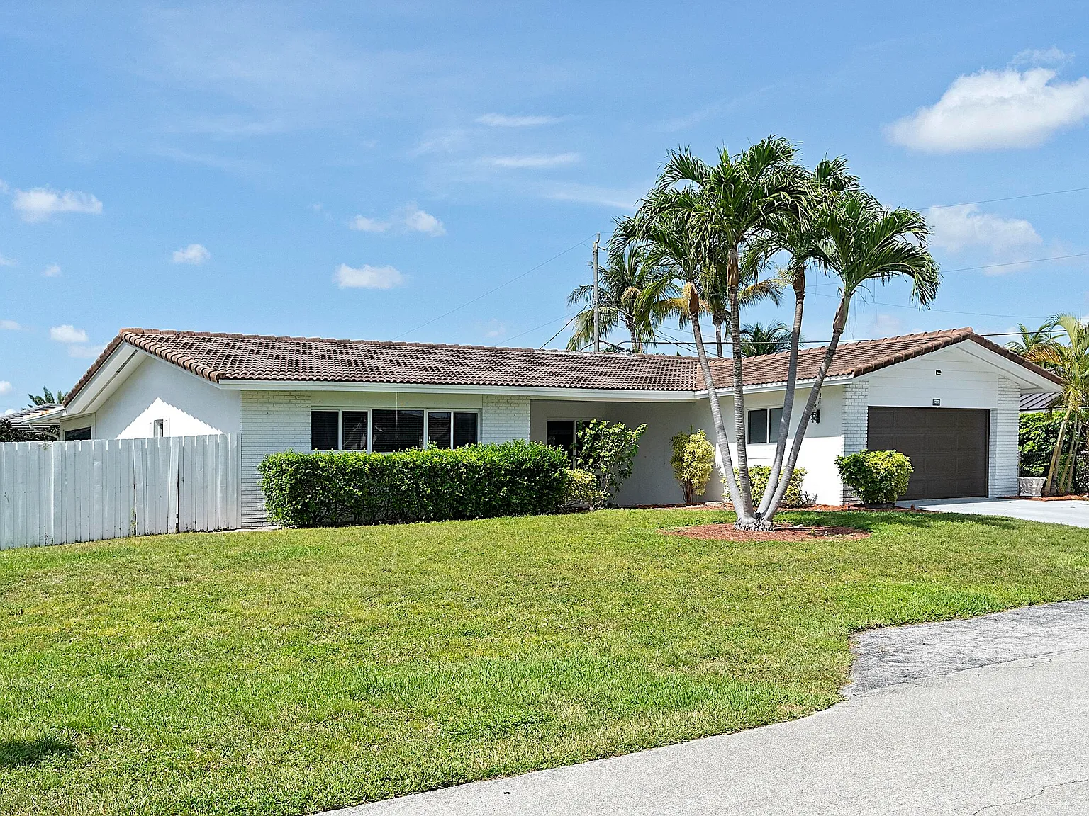 3 bed, 2.0 bath, 1799 sqft, $5,000 — Photo 3