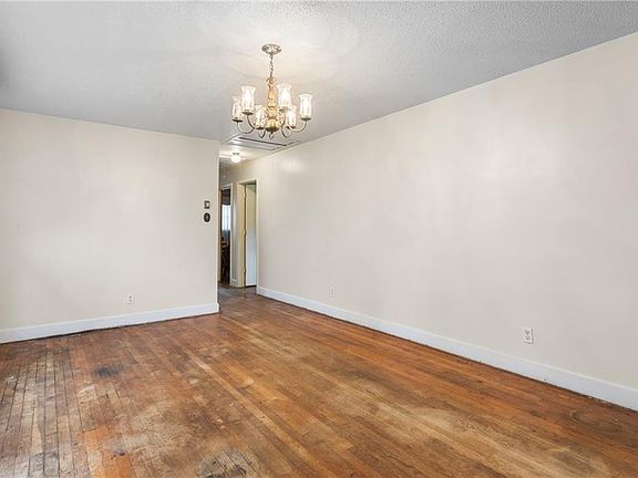 4th image of 2521 Dare St