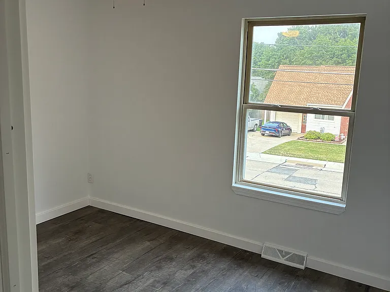 223 N Harmony St — Photo 13