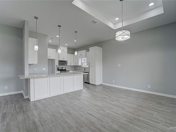5th image of 1111 Loyola Dr