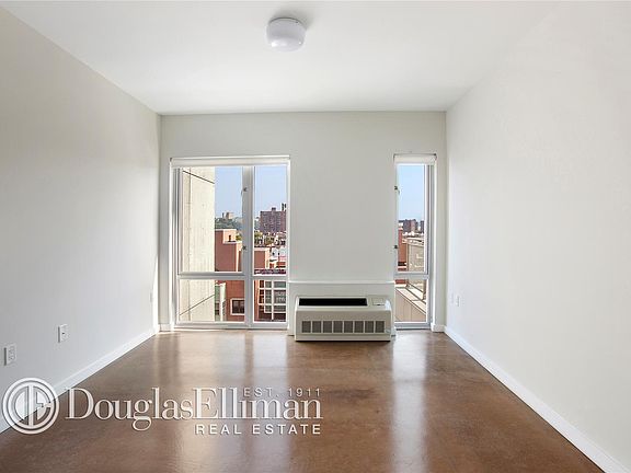 4th image of 4857 Broadway APT 6B