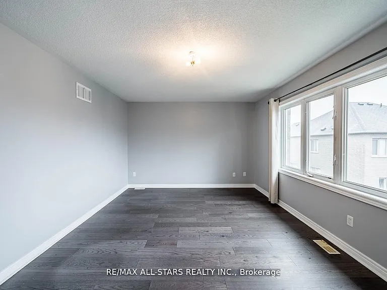 138 Yakefarm Blvd — Photo 21