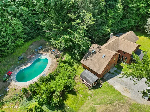 15 Silver St, Lee, MA 01238