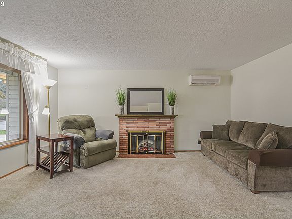 4th image of 6526 SE Aspen St