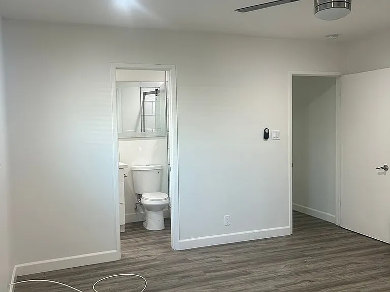 1060 S Sherbourne Dr — Photo 10