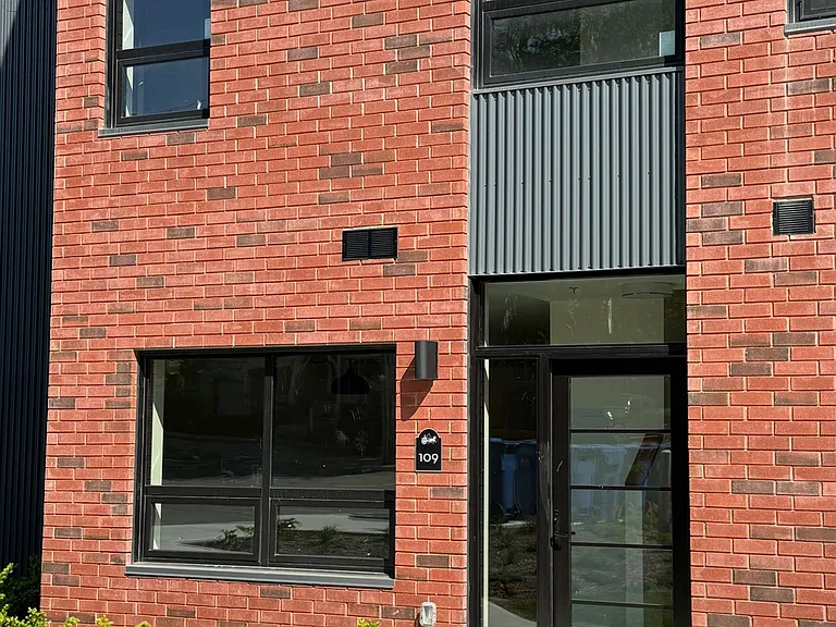 604 Queen St S #109 — Photo 15
