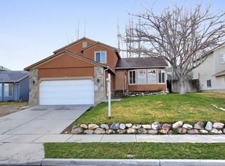 6022 S Park Wood Dr, Kearns, UT 84118
