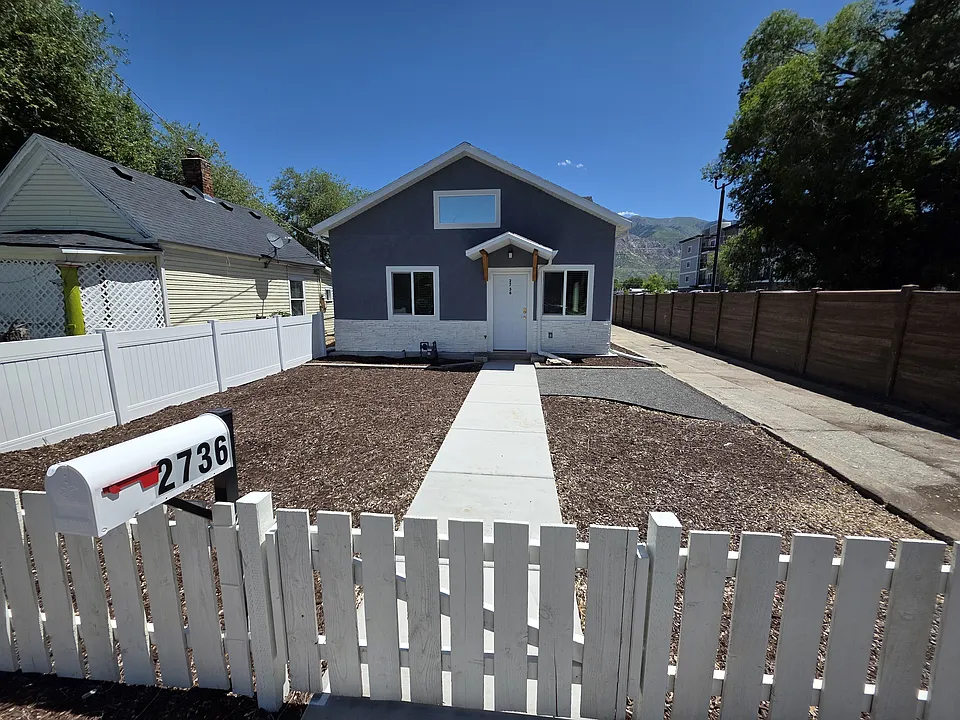 2736 Grant Ave