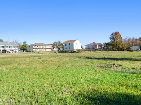 310 Perron St, Waveland, MS 39576