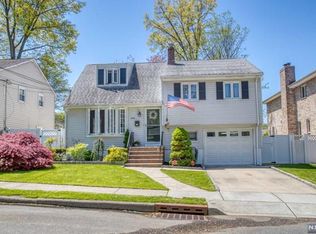 692 Elite Ct, Ridgefield, NJ 07657