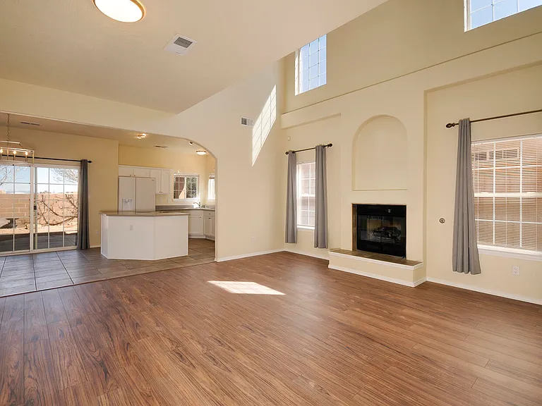 7209 Boxwood Ave NE — Photo 4