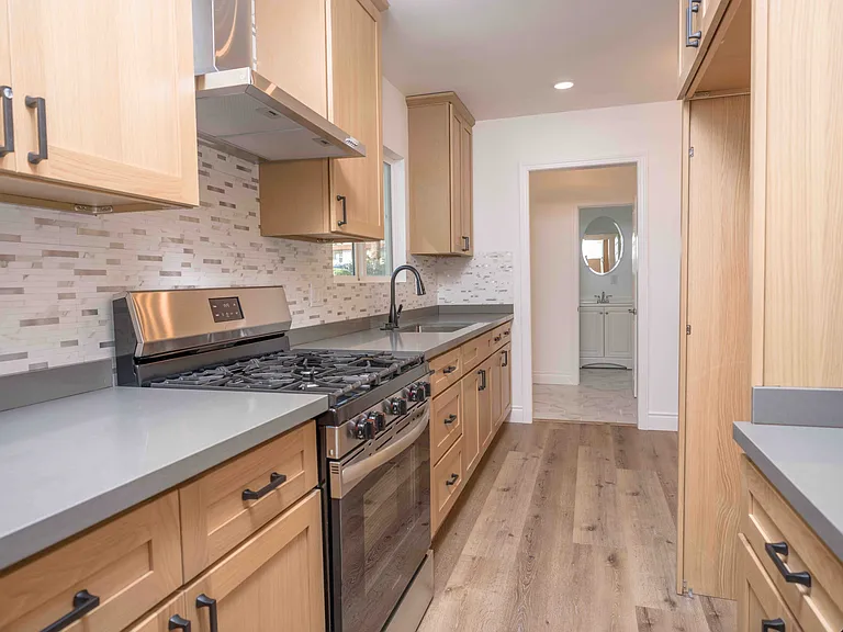 650 N Hazel St — Photo 2
