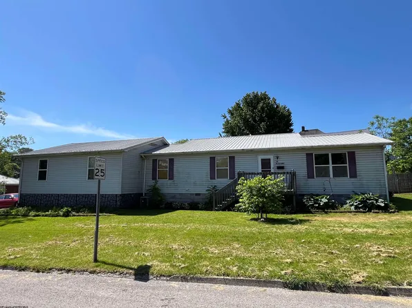 68 Pleasant Ave, Elkins, WV 26241