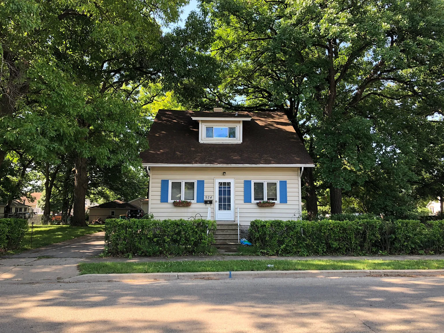 924 Morgan St photo 1