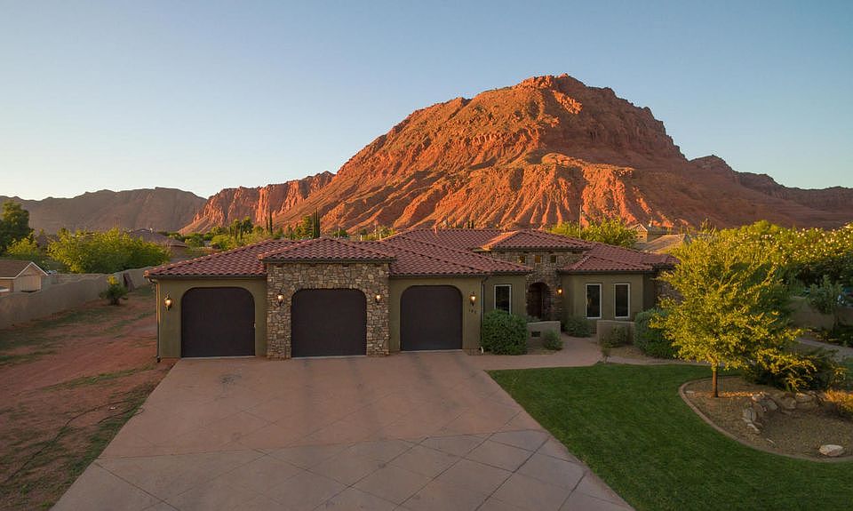 beautiful red mountain views