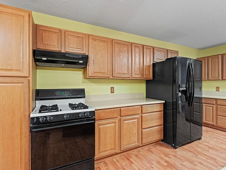 122 Beach Dr — Photo 21