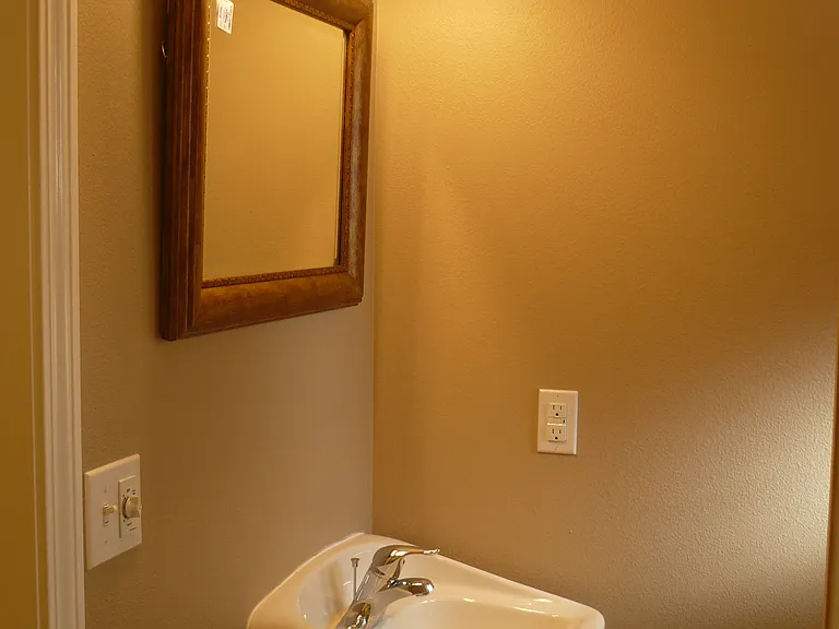 227 NW 11th St #1/2 — Photo 8