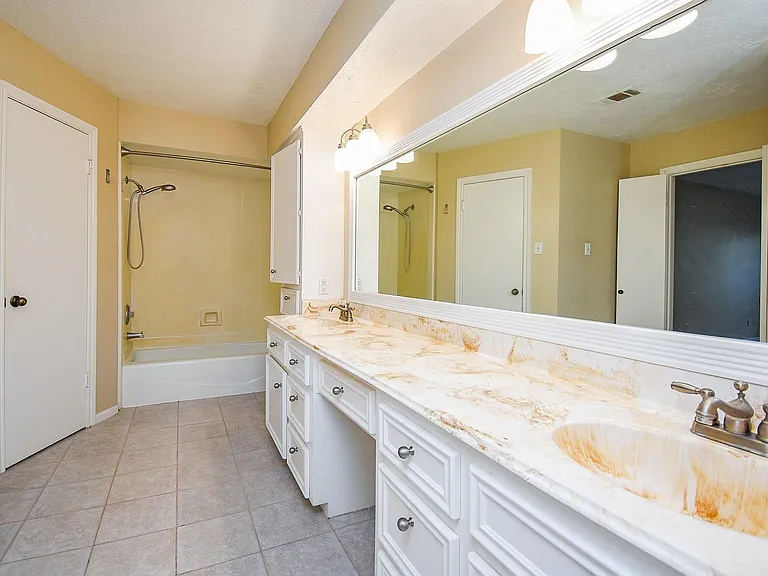 910 Shillington Dr — Photo 35